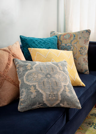 Samsun SMU-003 Accent Pillow, a stunning fusion of traditional style and modern comfort.